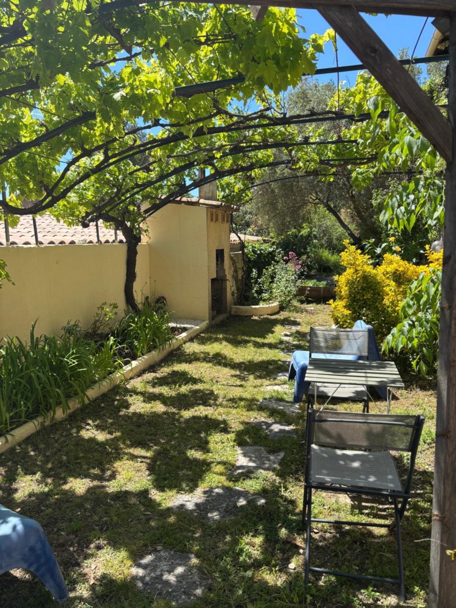 Evasion En Provence Bas De Villa Avec Jardin & Vignes, Soleil & Fraicheur Les Pennes-Mirabeau Exterior photo
